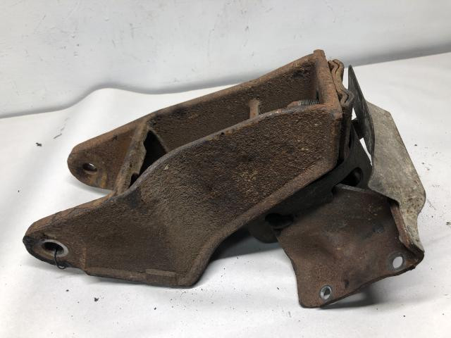 2015 Ford 6.8L V10 Left Mounts: P/N 3928876C2