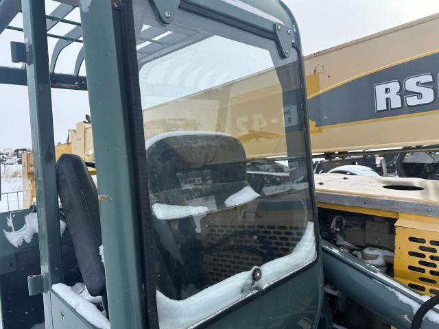 2008 Gehl RS6-42 Back Glass: P/N 102684