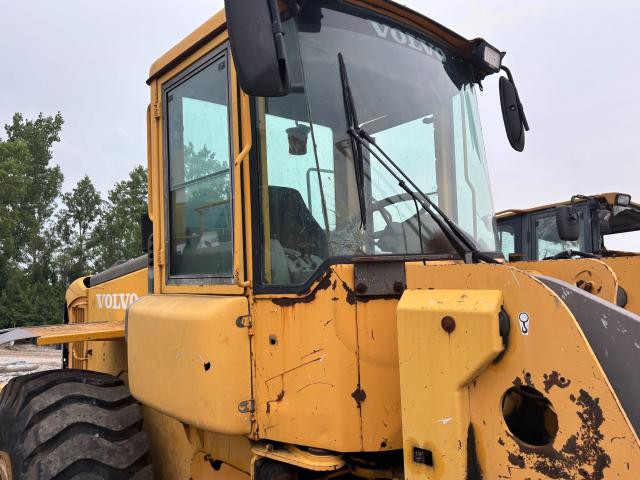 2006 Volvo L120E Wiper Motor: P/N VOE 11170239