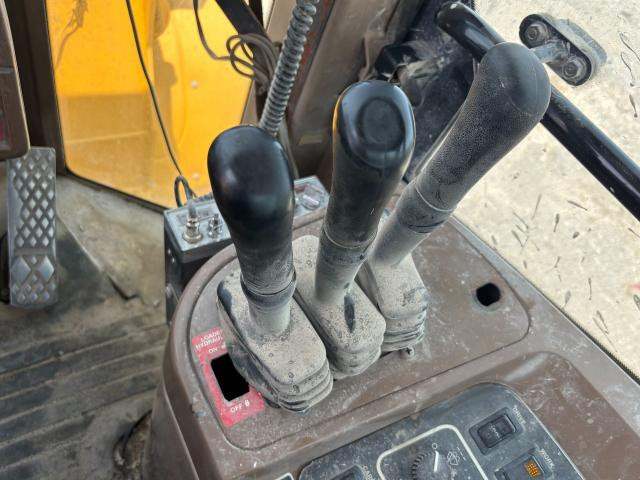 1997 John Deere 744H Hydraulic Valve: P/N AT210211