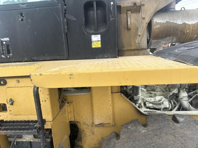 2010 Cat 938H Left Fender: P/N 134-9454