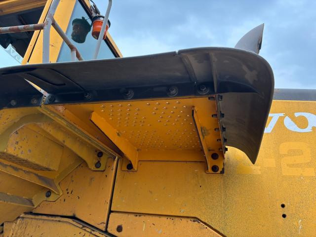 2006 Volvo L120E Left Fender: P/N VOE 11413015