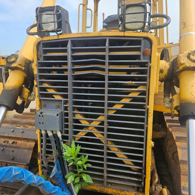 1995 John Deere 750C Grille: P/N AT190355