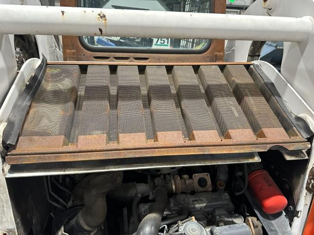 2010 Bobcat T190 Hood: P/N 6733804