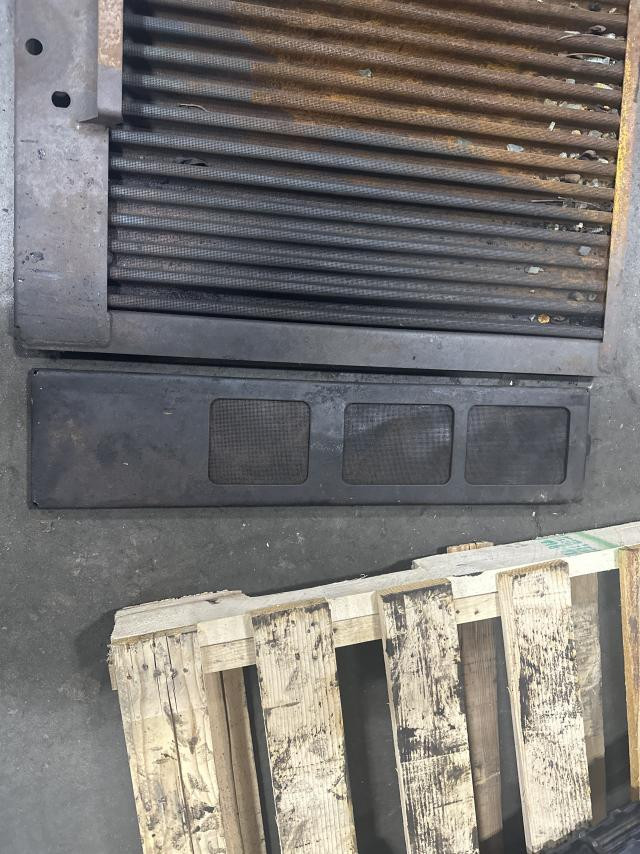 2020 Bobcat T770 Right Hood: P/N 7244125