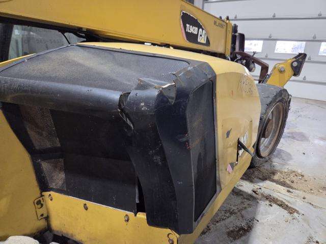 2019 Cat TL943D Hood