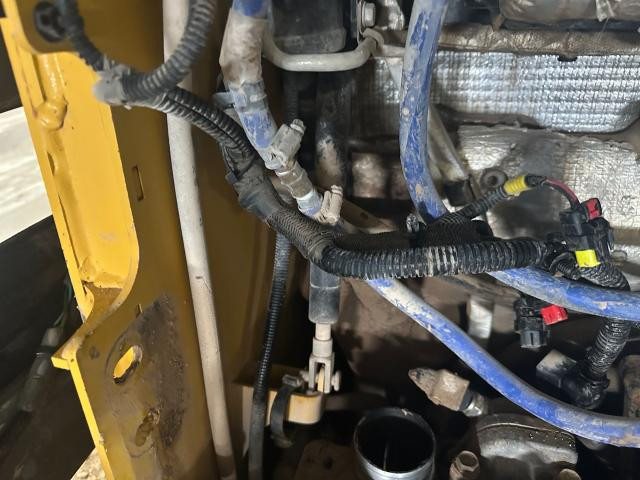 2017 John Deere 333G Left Shock Absorber: P/N AT362147