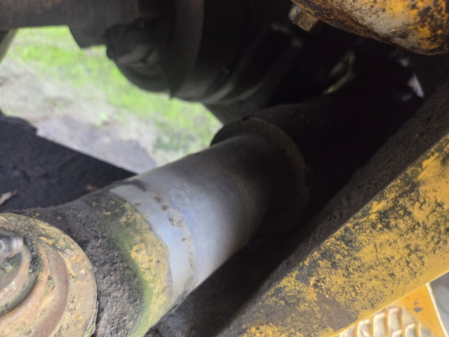 John Deere 644B Left/Driver Hydraulic Cylinder - Used | P/N AU41981