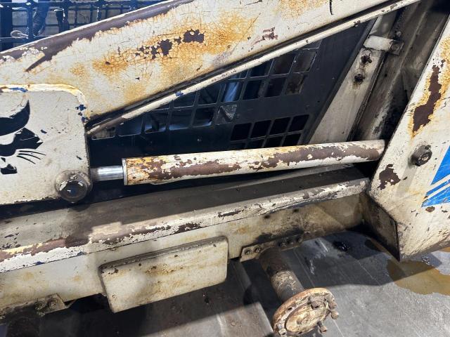 1990 Bobcat 743 Left Hydraulic Cylinder: P/N 6586671