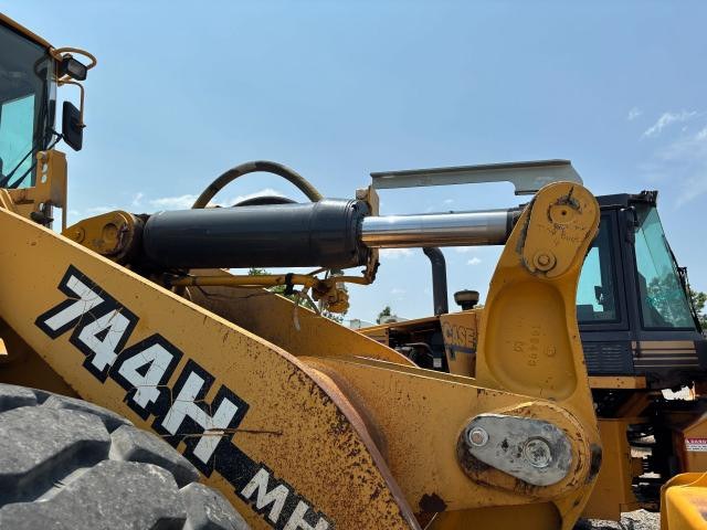 1997 John Deere 744H Hydraulic Cylinder: P/N AH167217