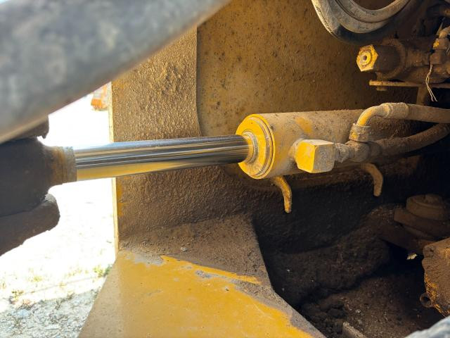 1997 John Deere 744H Right Hydraulic Cylinder: P/N AH222727
