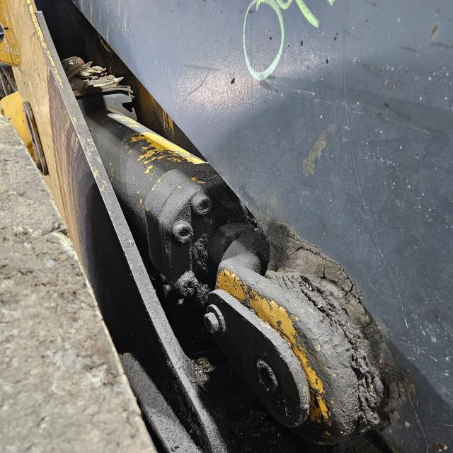 2004 John Deere 744H Right Hydraulic Cylinder: P/N AH175987
