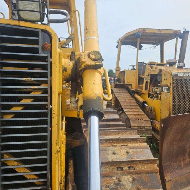 1995 John Deere 750C Left Hydraulic Cylinder: P/N AH141866
