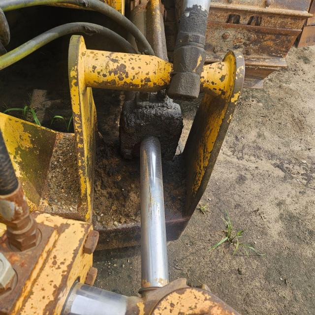 1995 John Deere 750C Left Hydraulic Cylinder