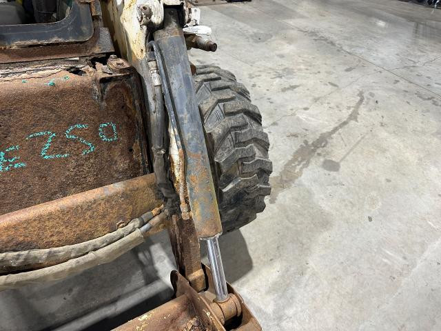 1999 Bobcat 873 Left Hydraulic Cylinder: P/N 6811614