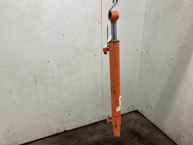 2008 Kubota B21 Right Hydraulic Cylinder: P/N 75583-64110