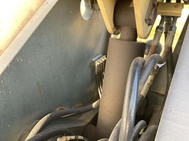 2004 Jlg G9-43A Hydraulic Cylinder: P/N 91513040