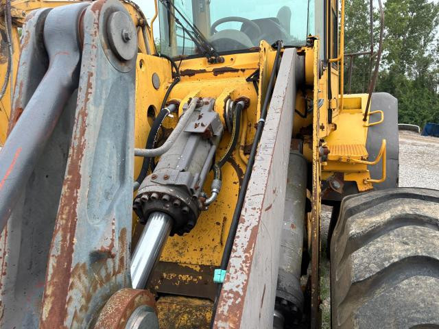 2006 Volvo L120E Left Hydraulic Cylinder: P/N VOE11107857