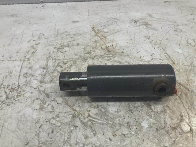 2001 New Holland LS180 Hydraulic Cylinder: P/N 86595511