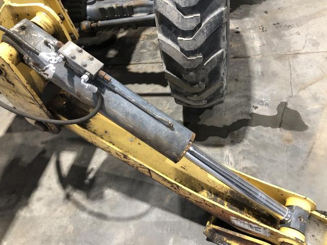 2007 New Holland M459 Left Hydraulic Cylinder: P/N 87315043