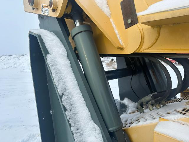 2008 Gehl RS6-42 Right Hydraulic Cylinder: P/N 50315685