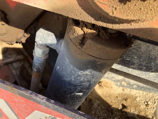 2015 Kubota SVL95-2S Right Hydraulic Cylinder: P/N V0611-73100