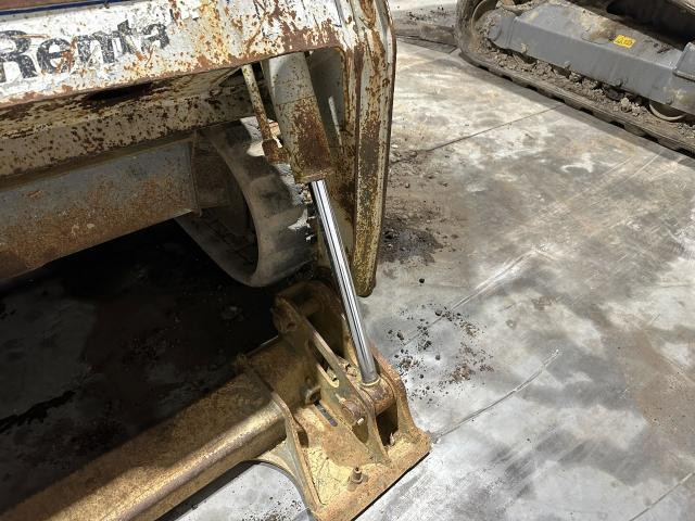 2007 Takeuchi TL130 Left Hydraulic Cylinder: P/N 1900081400