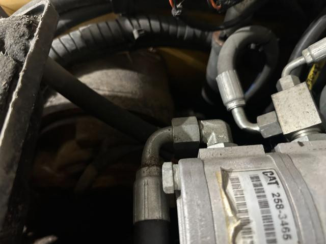2008 Cat 272C Left Hydraulic Motor: P/N 258-2836