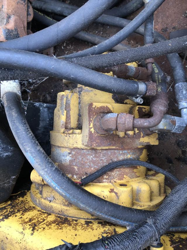 2019 John Deere 332G Right Hydraulic Motor: P/N AT548620