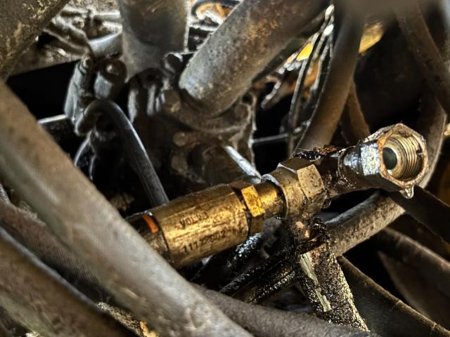 2006 Volvo L120E Hydraulic Pump: P/N VOE 11173091