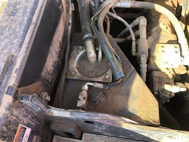 2015 Kubota SVL95-2S Right Hydraulic Reservoir: P/N V0631-65112