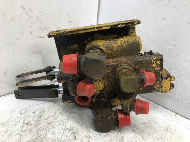 1980 Case 1830 Hydraulic Valve: P/N D77179