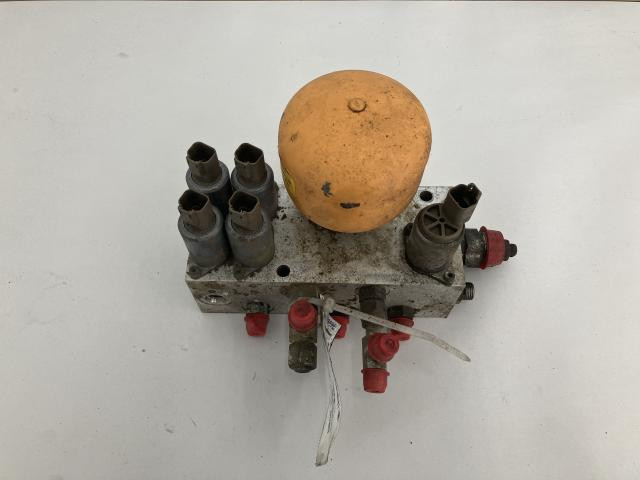 2014 Cat 420F Hydraulic Valve: P/N 257-0464