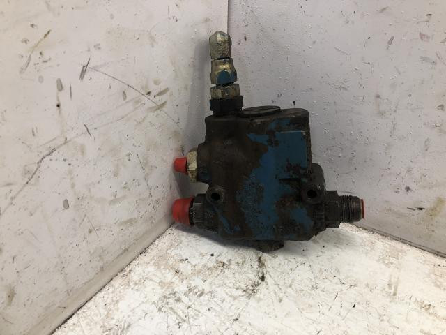 1999 Gradall 534D-6 Left Hydraulic Valve: P/N 9108-3521