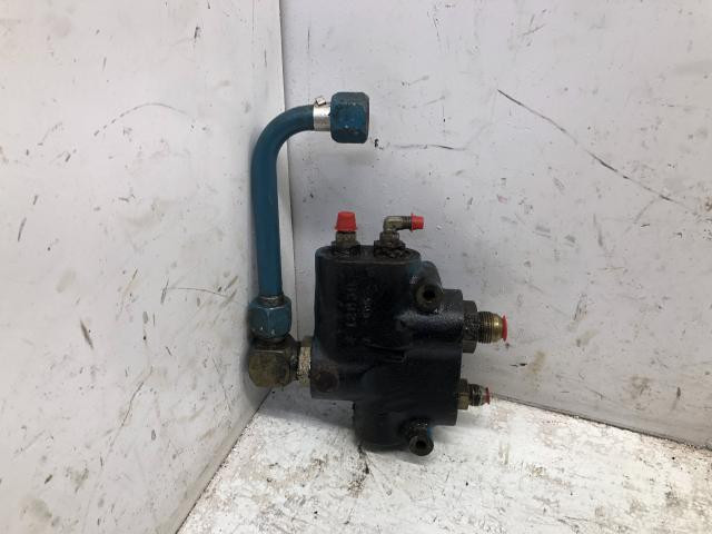 1999 Gradall 534D-6 Left Hydraulic Valve: P/N 9103-3240