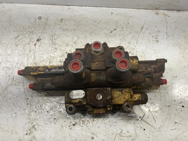 1993 John Deere 544G Hydraulic Valve: P/N AT158110