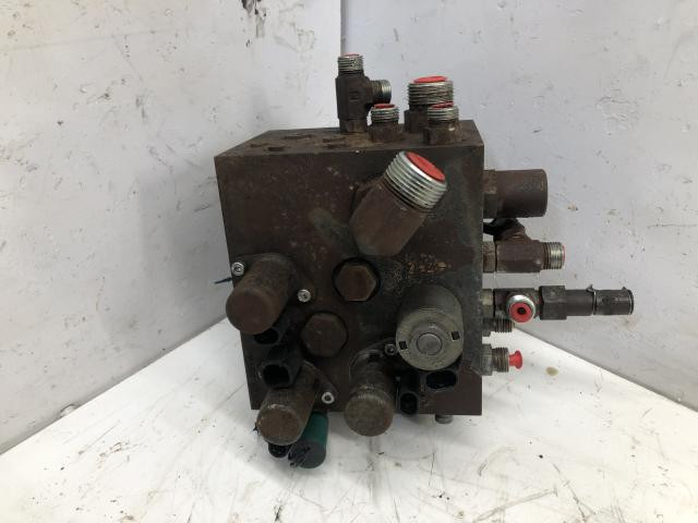 2015 John Deere 544K Hydraulic Valve: P/N AT442499