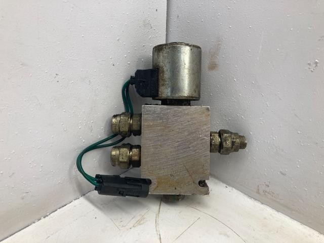 2008 Case 621E Hydraulic Valve: P/N 84139102