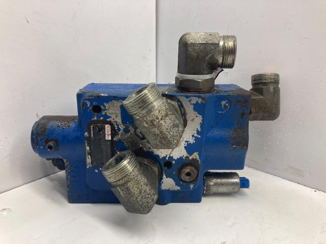 2008 Case 621E Hydraulic Valve: P/N R901099957