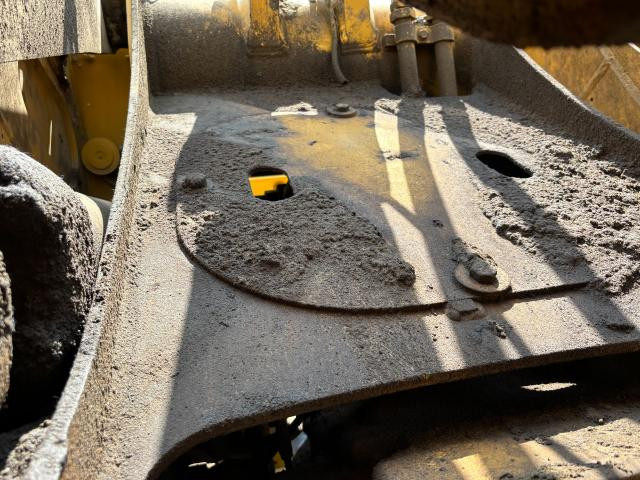 1997 John Deere 744H Hydraulic Valve: P/N AT203115