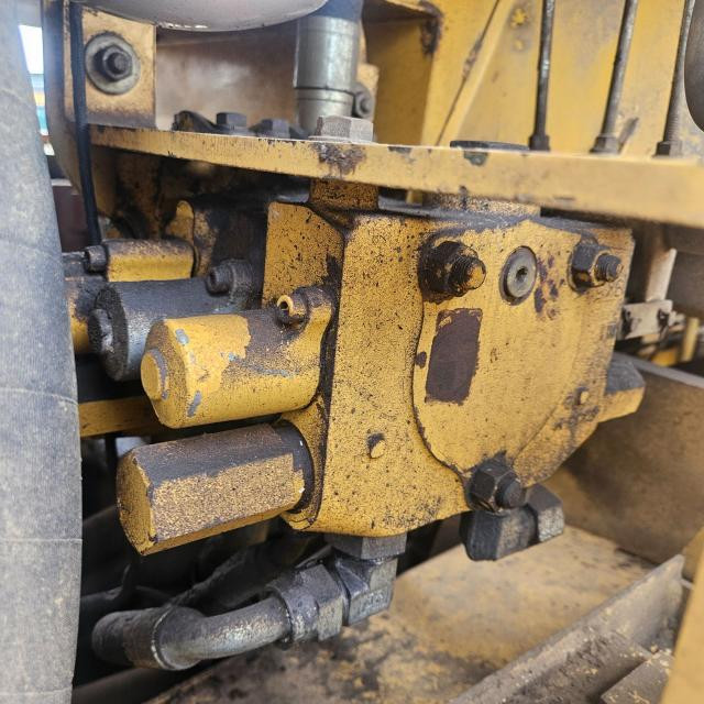 1995 John Deere 750C Hydraulic Valve