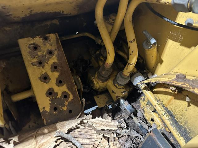 1993 New Holland L785 Hydraulic Valve: P/N 9845063