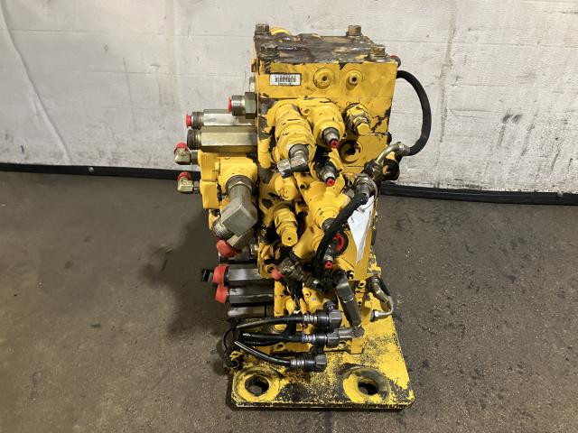 2004 Komatsu PC160LC-7 Hydraulic Valve: P/N 723-57-16100