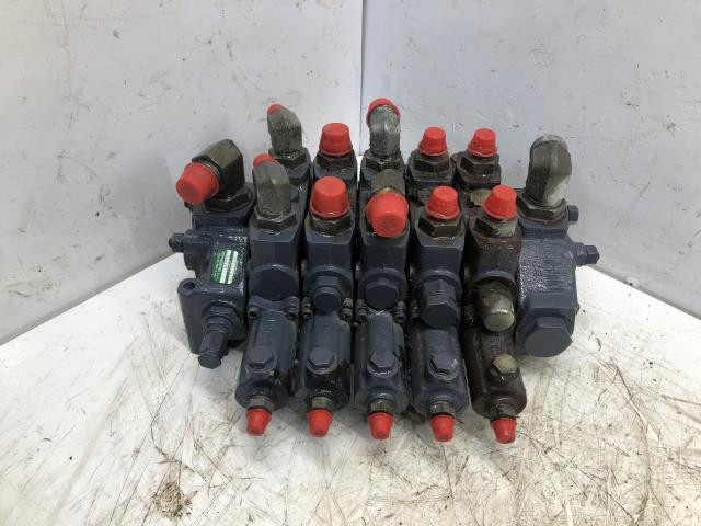 2008 Gehl RS6-42 Hydraulic Valve: P/N 210382