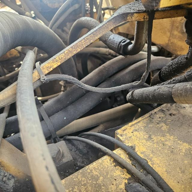 1995 John Deere 750C Equip Hydrostatic Pump: P/N AT182712