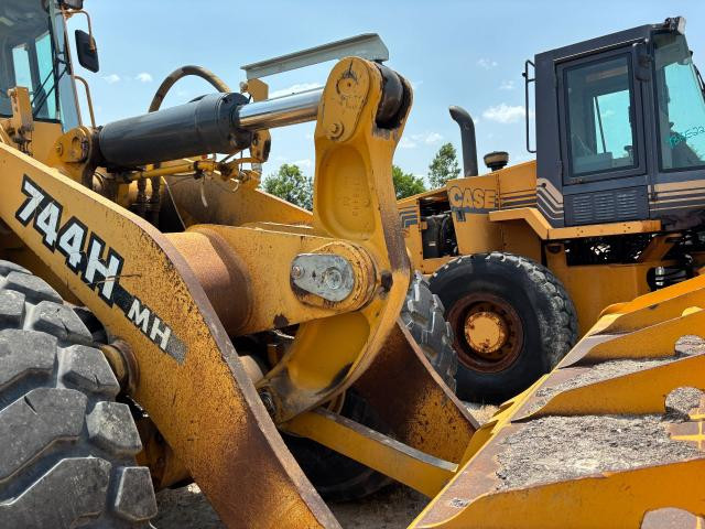 1997 John Deere 744H Linkage: P/N AT220380