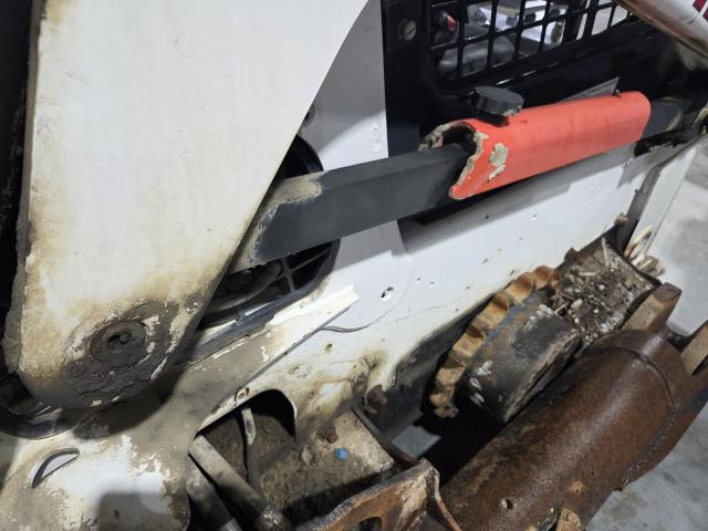 2016 Bobcat T650 Right Linkage: P/N 7143246