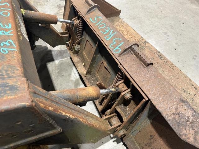 1993 New Holland L785 Quick Coupler: P/N 694718