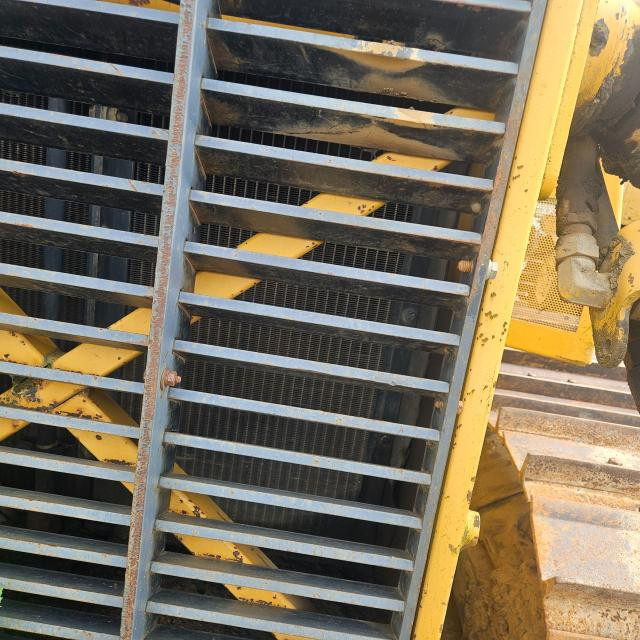 1995 John Deere 750C Radiator: P/N AT177443