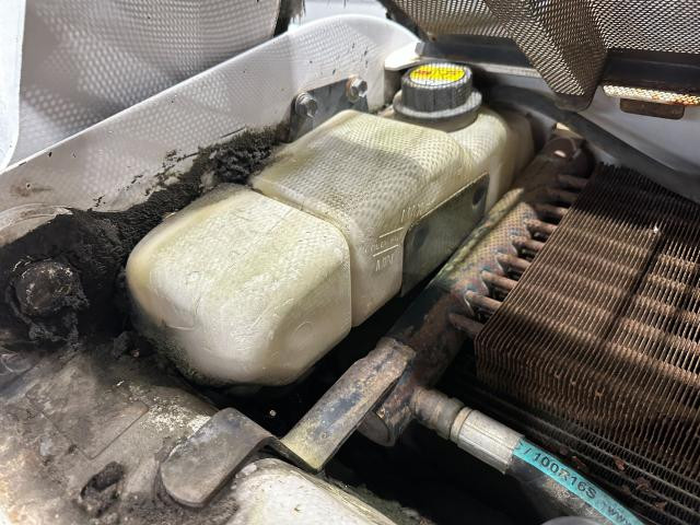 2010 Bobcat T190 Left Radiator Overflow Bottle: P/N 6732375